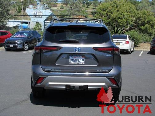 2024 Toyota Highlander Hybrid Platinum