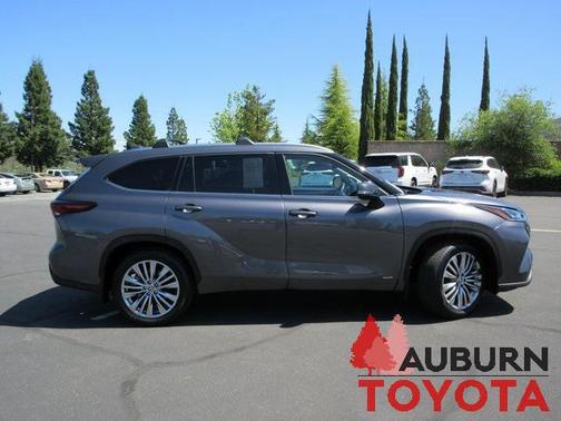 2024 Toyota Highlander Hybrid Platinum