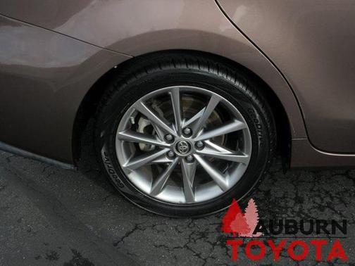 2015 Toyota Prius v Five