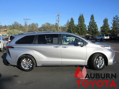 2022 Toyota Sienna Limited