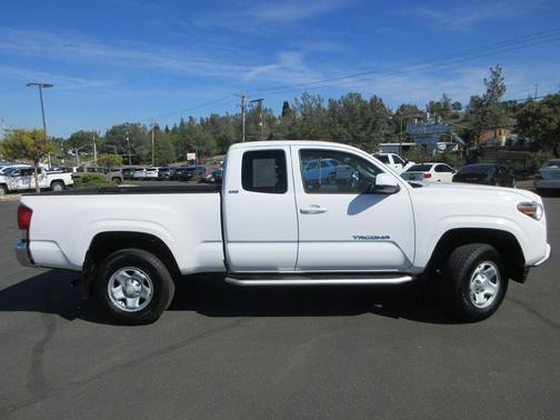 2016 Toyota Tacoma SR5