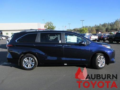 2025 Toyota Sienna Limited 7-Passenger