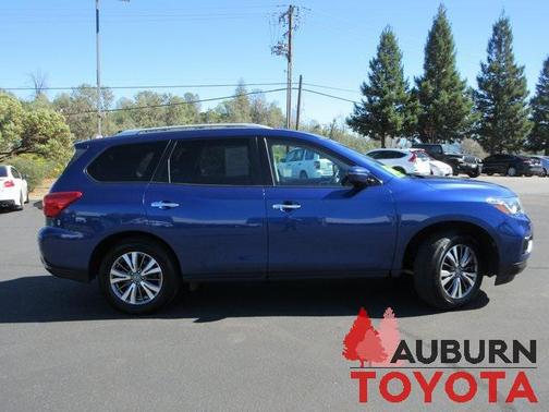 2019 Nissan Pathfinder SV