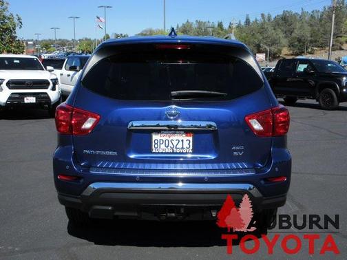 2019 Nissan Pathfinder SV