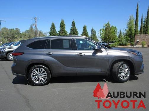 2022 Toyota Highlander Platinum