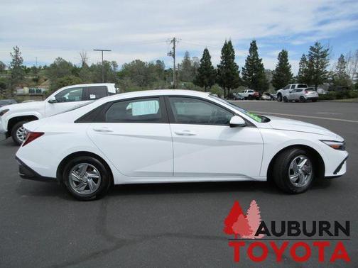 2024 Hyundai ELANTRA SE