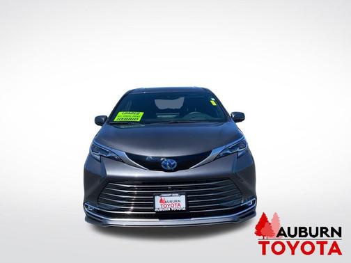 Magnetic Gray Metallic 2025 Toyota Sienna Platinum