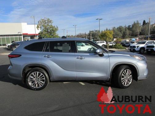 2022 Toyota Highlander Platinum
