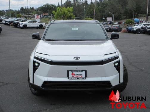 Wind Chill Pearl w/Midnight Black Metallic Roof 2026 Toyota bZ Limited