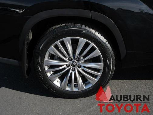 2021 Toyota Highlander Hybrid Platinum