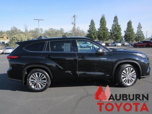 2021 Toyota Highlander Hybrid Platinum