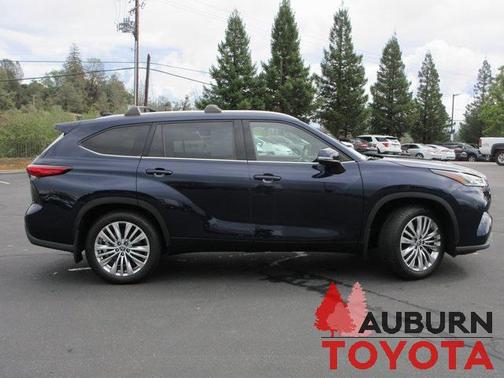 2022 Toyota Highlander Platinum