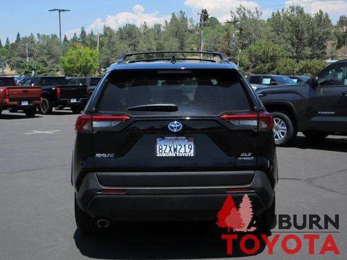 2022 Toyota RAV4 Hybrid XLE