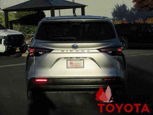 2023 Toyota Sienna XLE 8 Passenger