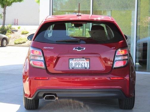 Photo 5 of 22 of 2018 Chevrolet Sonic LT