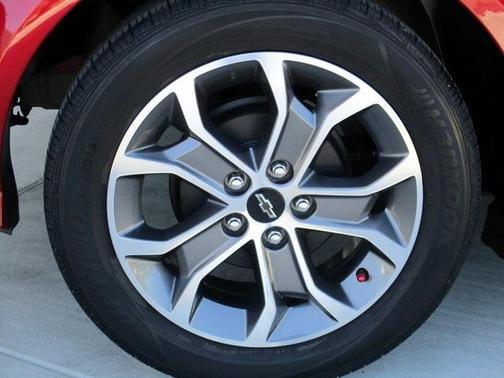 Photo 4 of 22 of 2018 Chevrolet Sonic LT