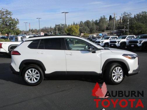 2025 Toyota Corolla Cross LE