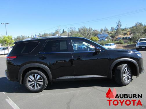 2024 Nissan Pathfinder SL 4WD