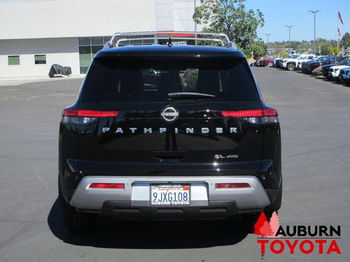 2024 Nissan Pathfinder SL 4WD
