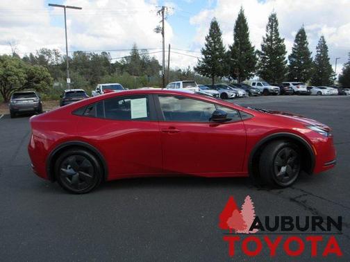 2025 Toyota Prius LE