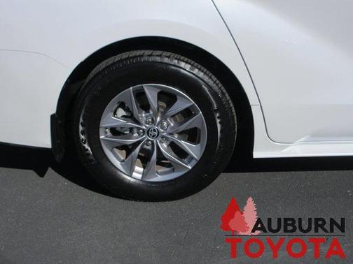2023 Toyota Sienna XLE 8 Passenger