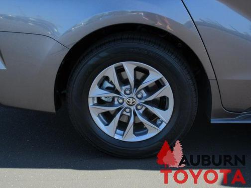 2024 Toyota Sienna LE