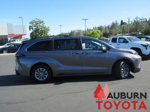 2024 Toyota Sienna LE