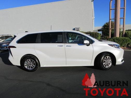 2025 Toyota Sienna XLE 7 Passenger
