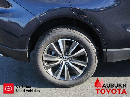 2024 Toyota Venza LE