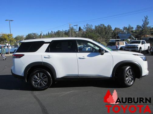 2025 Nissan Pathfinder S 4WD