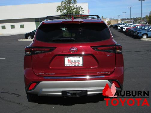 2026 Toyota Highlander Hybrid Platinum