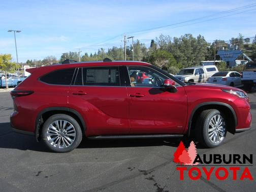 2026 Toyota Highlander Hybrid Platinum