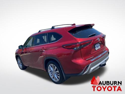 Ruby Flare Pearl 2022 Toyota Highlander Platinum