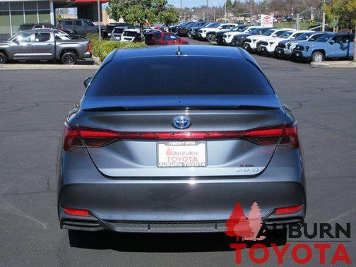 2021 Toyota Avalon Hybrid XSE