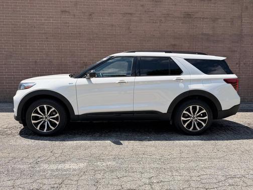 STAR WHITE MET TRI-COAT 2023 Ford Explorer ST-Line