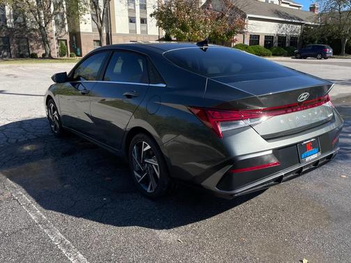 2025 Hyundai ELANTRA Limited