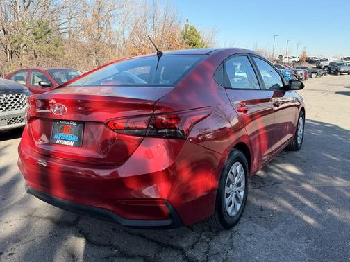2020 Hyundai Accent SE