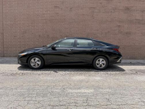 Abyss Black 2025 Hyundai ELANTRA SE