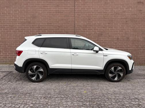 Pure White 2024 Volkswagen Taos 1.5T SE