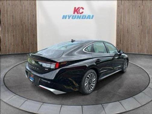2025 Hyundai SONATA Hybrid SE