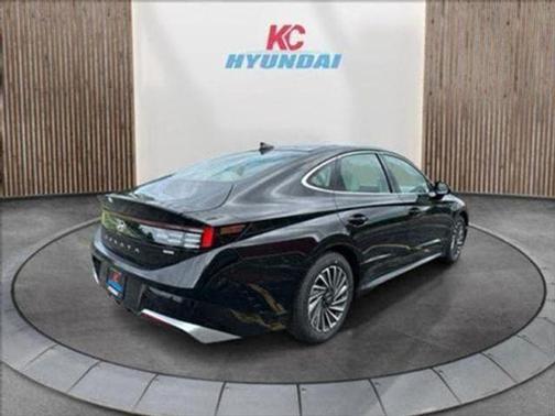 2025 Hyundai SONATA Hybrid SE