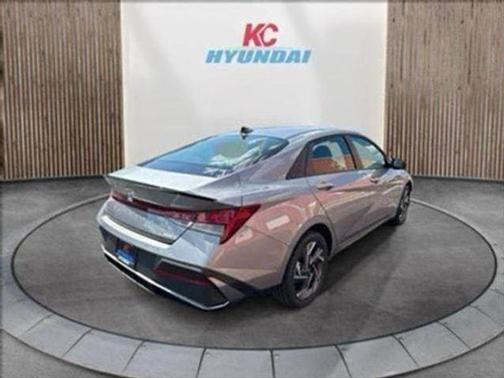 2025 Hyundai ELANTRA HEV SEL Sport