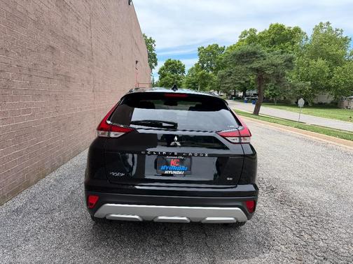 Labrador Black Pearl 2023 Mitsubishi Eclipse Cross SE