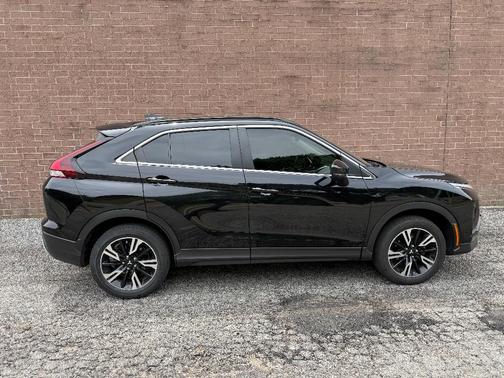 Labrador Black Pearl 2023 Mitsubishi Eclipse Cross SE