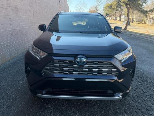 2021 Toyota RAV4 Hybrid SE
