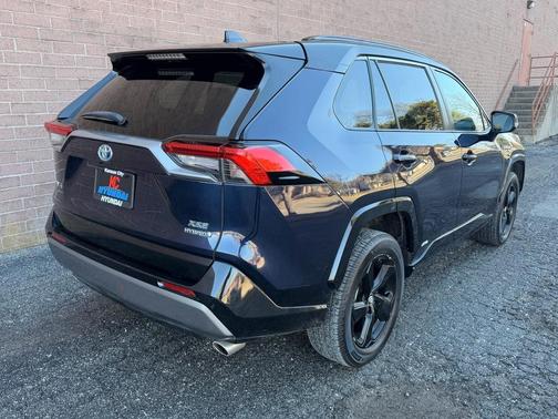 2021 Toyota RAV4 Hybrid SE