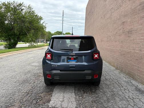 Slate Blue Pearlcoat 2023 Jeep Renegade Latitude
