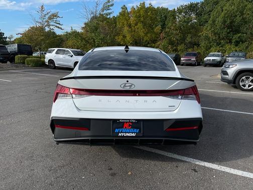 2025 Hyundai ELANTRA HEV SEL Sport