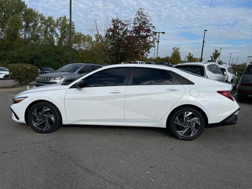 2025 Hyundai ELANTRA HEV SEL Sport