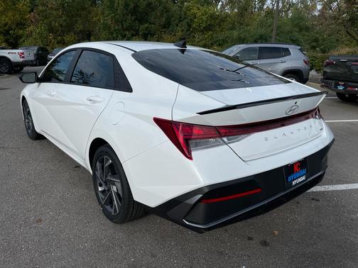 2025 Hyundai ELANTRA HEV SEL Sport